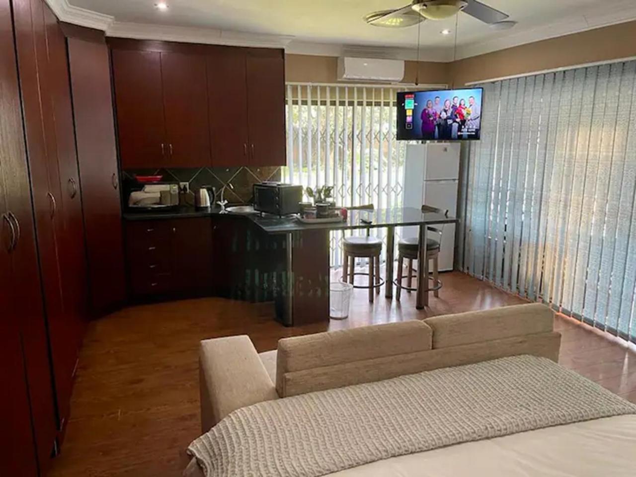 Spies Villa - Fast Wi-Fi, Netflix And Generator Middelburg  Exterior foto