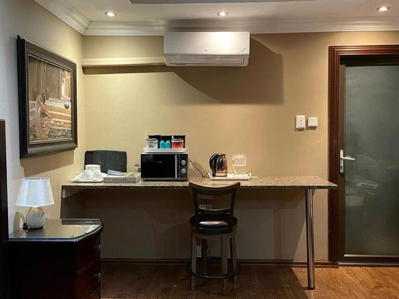 Spies Villa - Fast Wi-Fi, Netflix And Generator Middelburg  Exterior foto